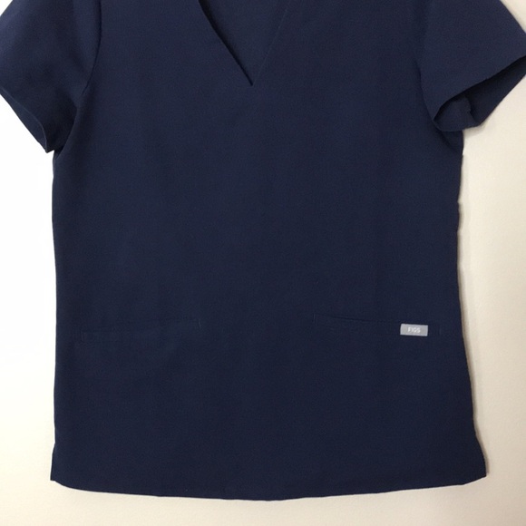 FIGS Technical "Casma" Scrub Top Small Style FW1100 Navy Blue medical shirt - Picture 3 of 10
